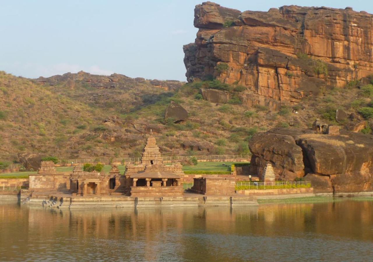 Agastya Villa By Veo - Part Of Stayvista Badami Luaran gambar